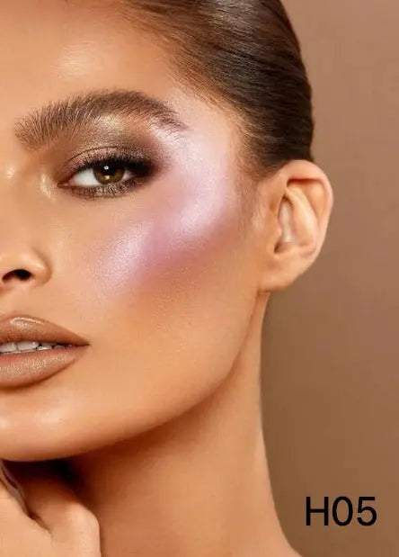 Cream highlighter shade H05 on model cheekbones | SIX BEAUTY